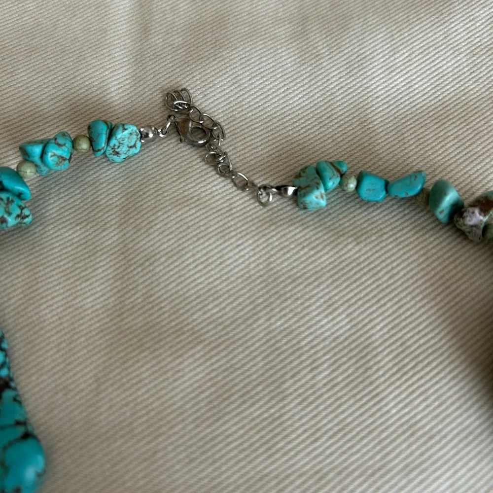 Turquoise chunky stone necklace 😎 - Picture 4 of 4